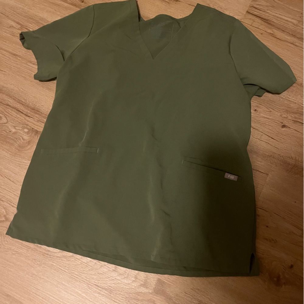Figs Casma 3 pocket scrub top